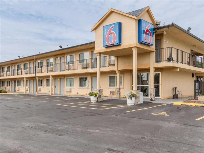 6-oshkosh, Wi Hotel