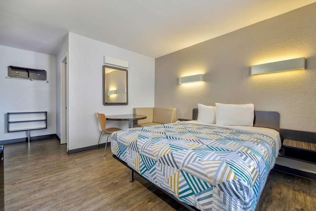 Hotel 6-oshkosh, Wi 2*