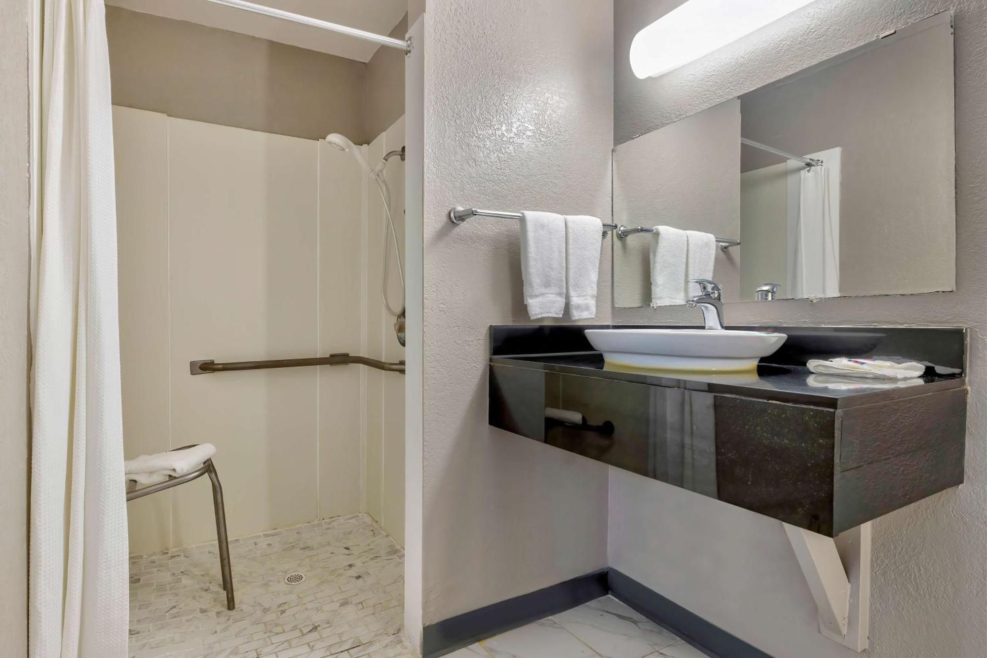 Hotel 6-oshkosh, Wi