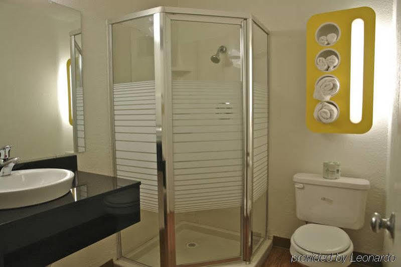 Hotel 6-oshkosh, Wi 3*