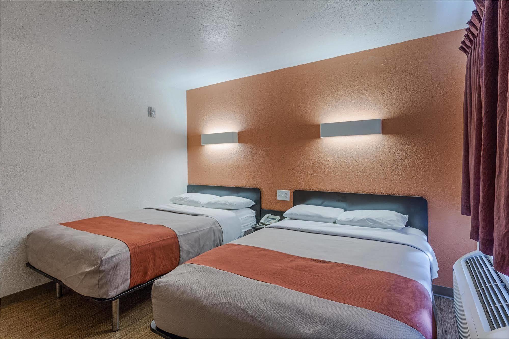 Hotel 6-oshkosh, Wi