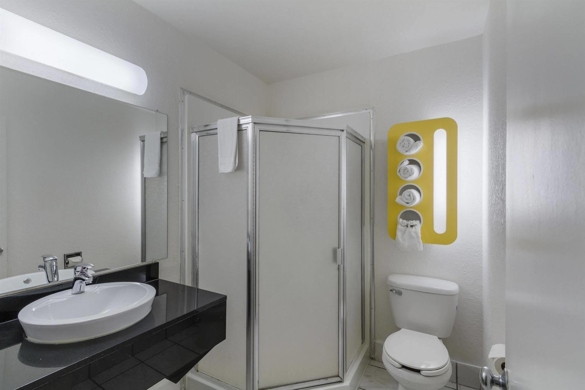 6-oshkosh, Wi 3* Oshkosh