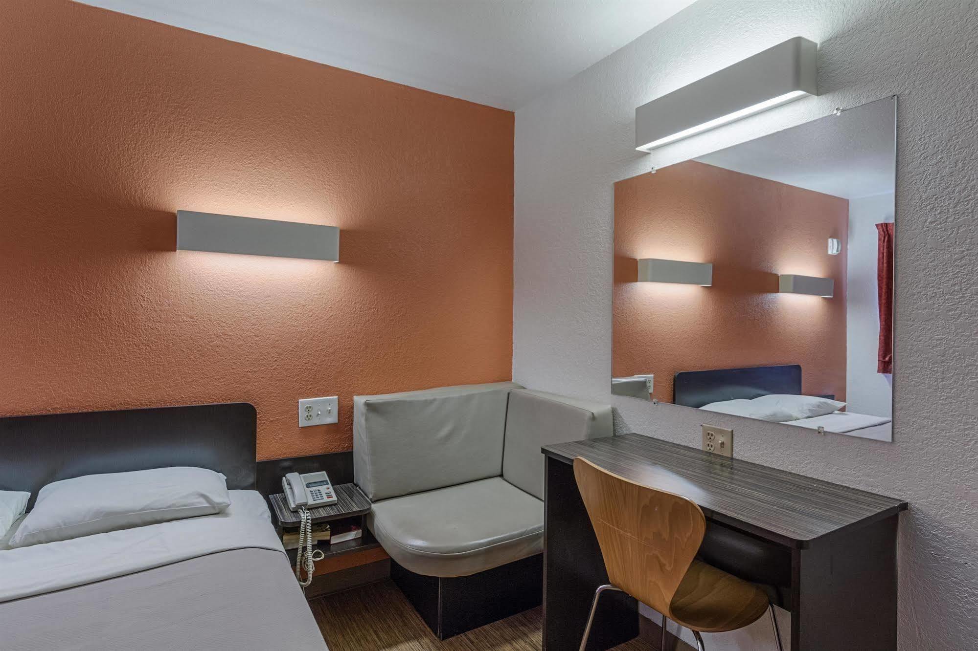 Hotel 6-oshkosh, Wi