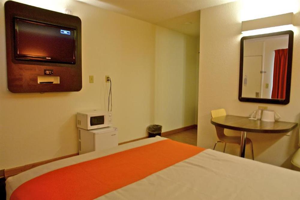 Hotel 6-oshkosh, Wi